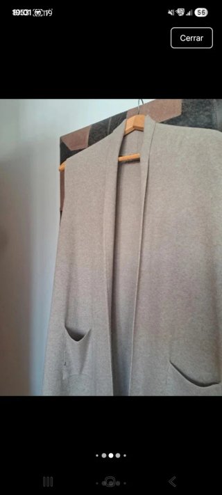 Chaleco largo beige con bolsillos