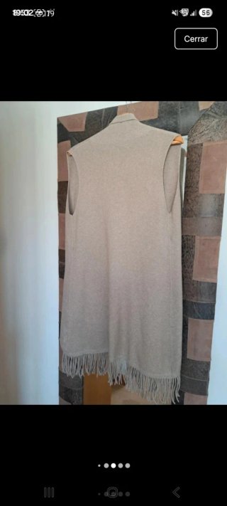 Chaleco largo beige con bolsillos