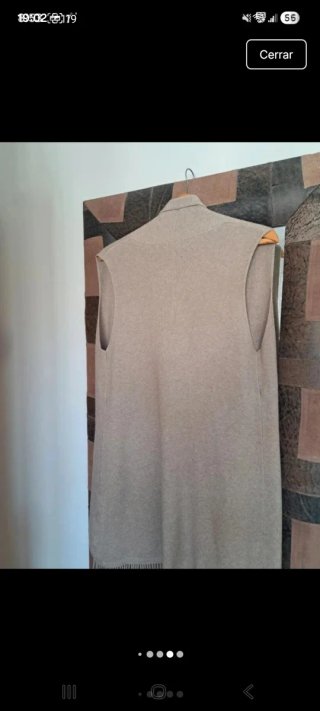 Chaleco largo beige con bolsillos