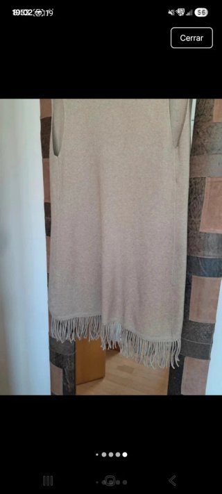 Chaleco largo beige con bolsillos
