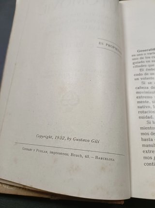 Libro antiguo sobre el automóvil. 1932.