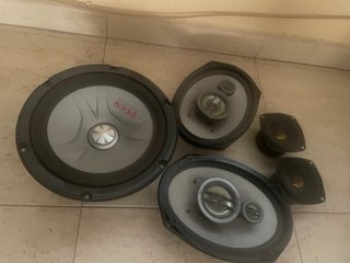 se vende altavoces tres vía tuites mas bombo