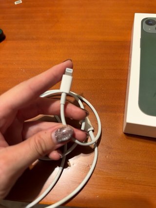 iPhone 13 Verde y cargador original