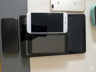 Lote de 2 móviles y 1 tablet (no funcionan)