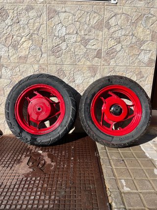 Ruedas Moto Scooter Rojas