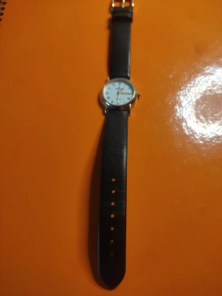 Reloj de mujer con correa negra