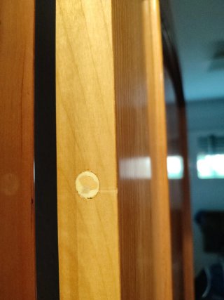 Puerta de madera con marco