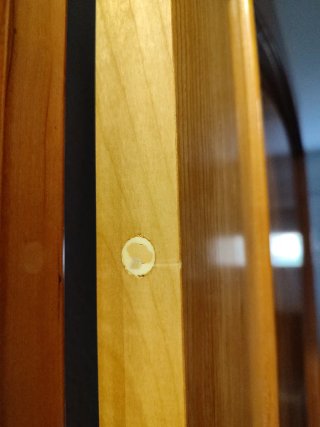 Puerta de madera con marco