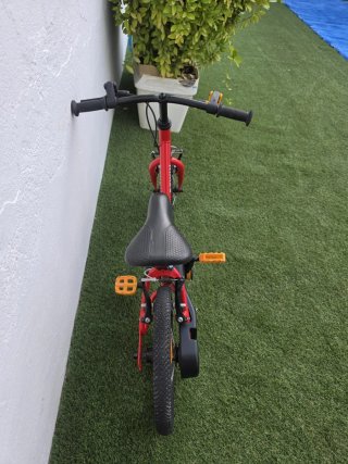 Bicicleta infantil B'TWIN roja 14 pulgadas