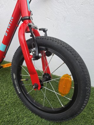 Bicicleta infantil B'TWIN roja 14 pulgadas