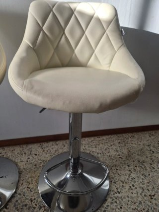 2 Taburetes Altos Blancos