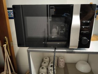 Microondas Home Negro y Plateado