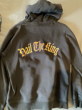 Sudadera Negra con diseño