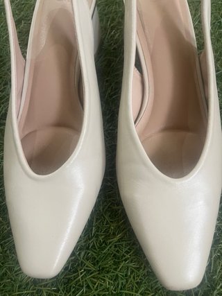 Zapatos beige talla 40