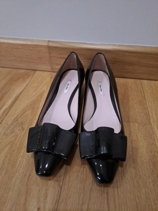Zapatos Miu Miu Negros con Lazo