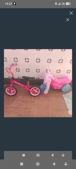 Bici de aprendizaje y triciclo rosa
