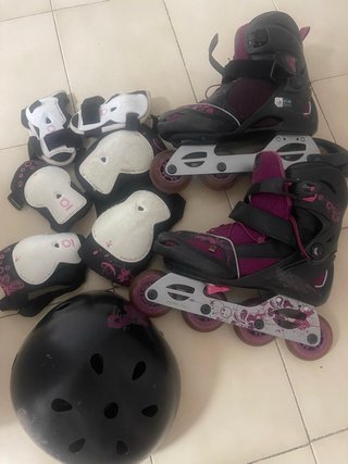 Patines en línea con casco y protecciones