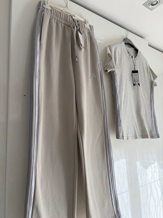 Conjunto Adidas Beige/Gris Pantalón y Camiseta