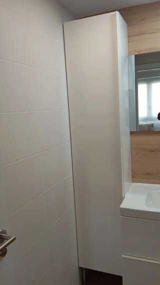 Conjunto de baño: lavabo, espejo y armario