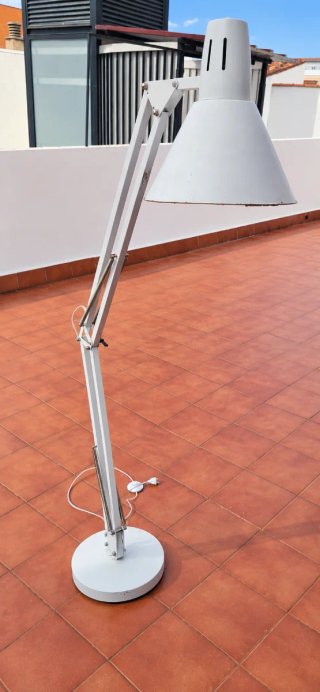 Lámpara flexo de pie articulada blanca