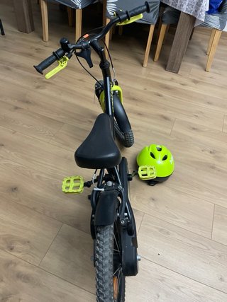Bicicleta Infantil B-Twin con casco