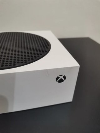 Xbox Series S + Mando Blanco