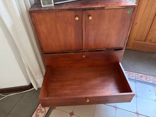 Mueble TV madera marrón funcional