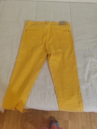 Pantalón vaquero amarillo
