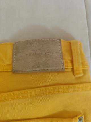 Pantalón vaquero amarillo
