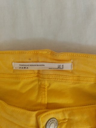Pantalón vaquero amarillo