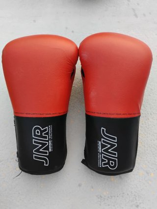 Saco boxeo hinchable y guantes