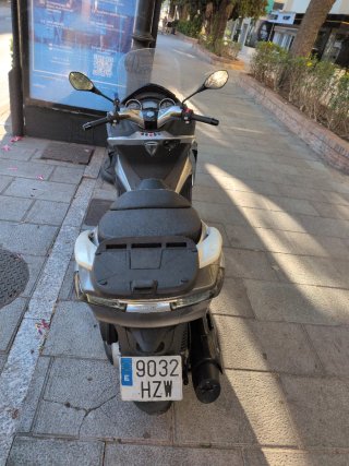 Piaggio X10 350 cc Maxi-Scooter Gris