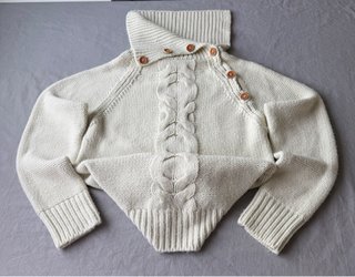 Jersey de punto beige cuello alto