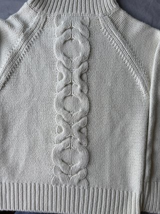 Jersey de punto beige cuello alto