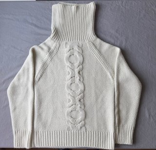 Jersey de punto beige cuello alto