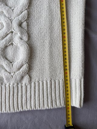 Jersey de punto beige cuello alto