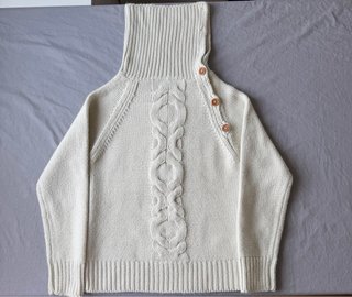 Jersey de punto beige cuello alto