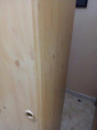 Guardaroba in legno con ante scorrevoli