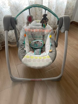Columpio para bebé con juguetes colgantes