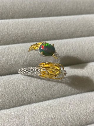 Anillo dragón de plata con Ópalo natural