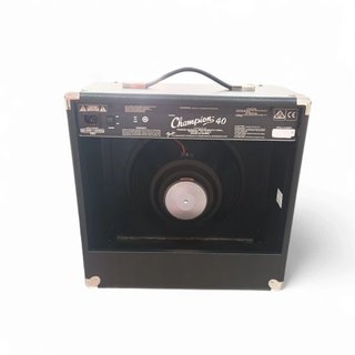 AMPLIFICADOR FENDER CHAMPION 40 NEGRO 110W + CABLE + CABLE JACK