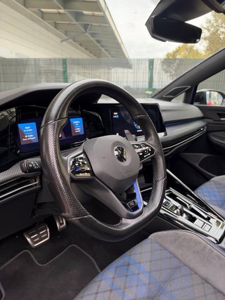 VOLKSWAGEN GOLF 8 R PERFORMANCE 320CV