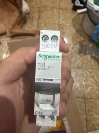 Magnetotérmico Schneider Acti9 iC40F C10