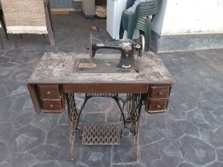 Máquina de coser antigua Singer