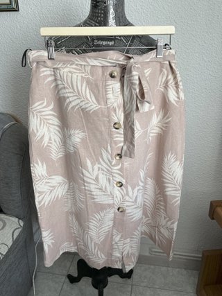 Falda midi rosa con estampado de hojas