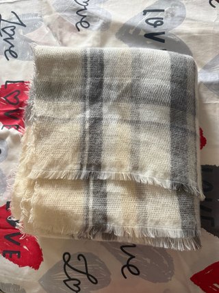 Pasmina calentita beige y gris