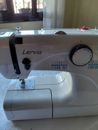 Máquina de coser Lervia