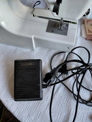 Máquina de coser Lervia
