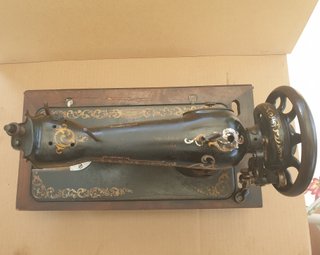 Máquina de coser antigua ALPA
