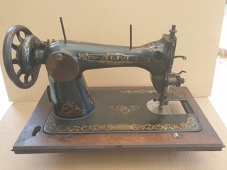 Máquina de coser antigua ALPA